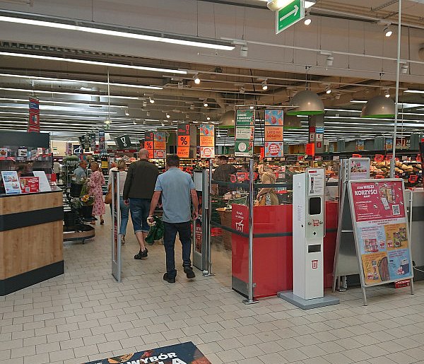 Pracownicy popularnej sieci mają dość. W południe zatrzymają pracę-62183