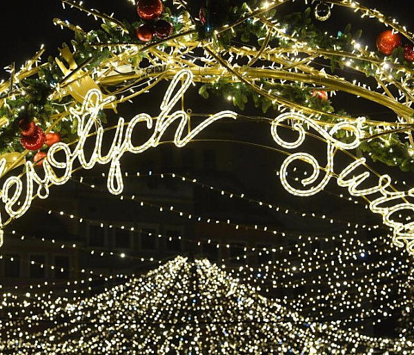 Ekspertka: iluminacje świąteczne mają różny wpływ na środowisko w miastach i na ws-62760