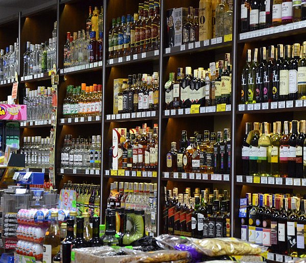 To codzienność wielu Polaków. Nowe dane o alkoholu niepokoją-63314