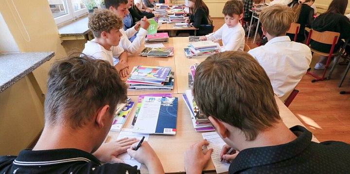 Ankieta PAP: nadal są szkoły, gdzie uczniowie uczą się -57498