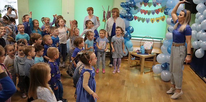 Fotorelacja: NIEBIESKIE IGRZYSKA w Przedszkolu nr 3