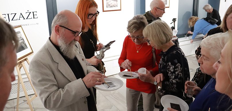 Fotorelacja: Wernisaż wystawy fotografii artystycznej w MOK Zawiercie