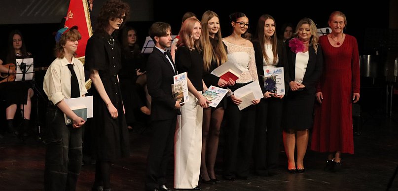 Fotorelacja I: Zakończenie roku szkolnego klas maturalnych I LO w Zawierciu