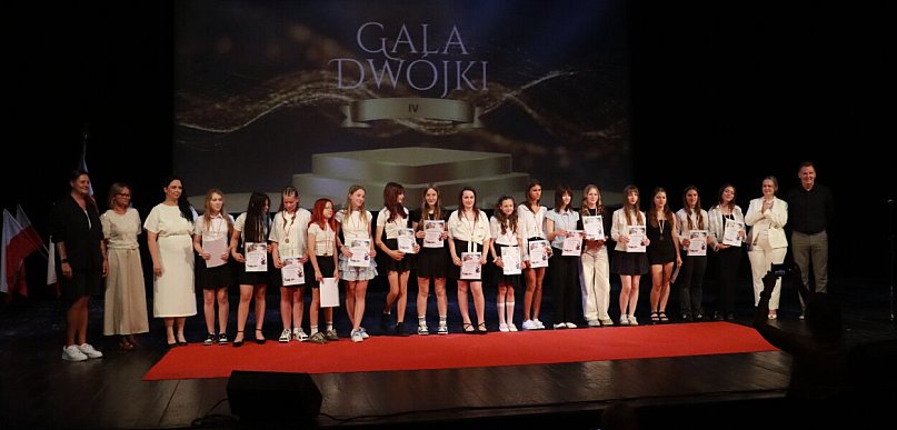 Łzy wzruszenia, podziękowania i wspomnienia. IV Gala „Dwójki” w MOK Zawiercie
