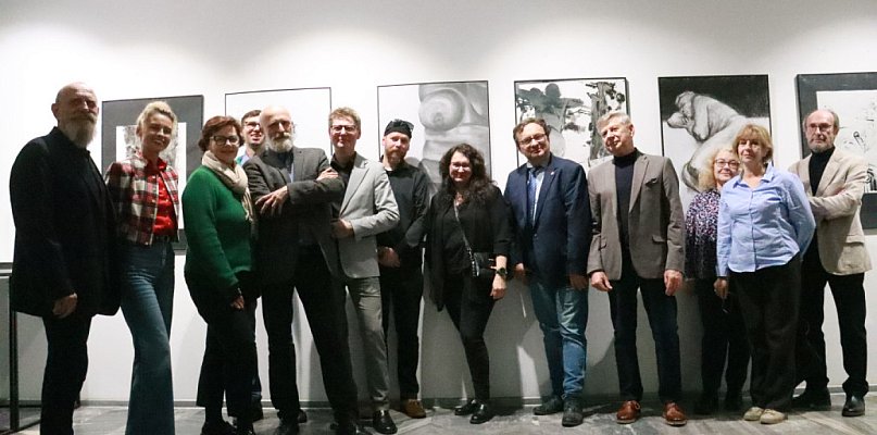 MIĘDZY LINIĄ A FORMĄ – wernisaż, który otworzył nowy rozdział sztuki w Zawierciu - 61307