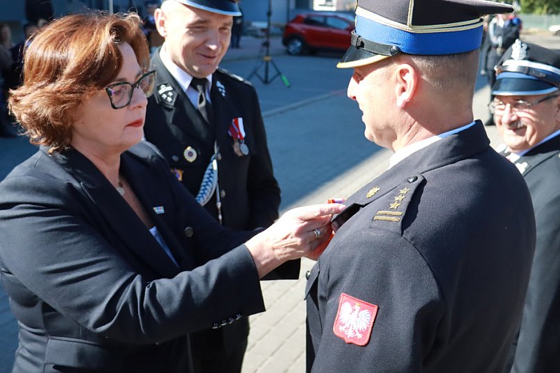 Fotorelacja II: Uroczystość NADANIA SZTANDARU i 50-lecie Zarządu Miejskiego ZOSP RP w Zawierciu
