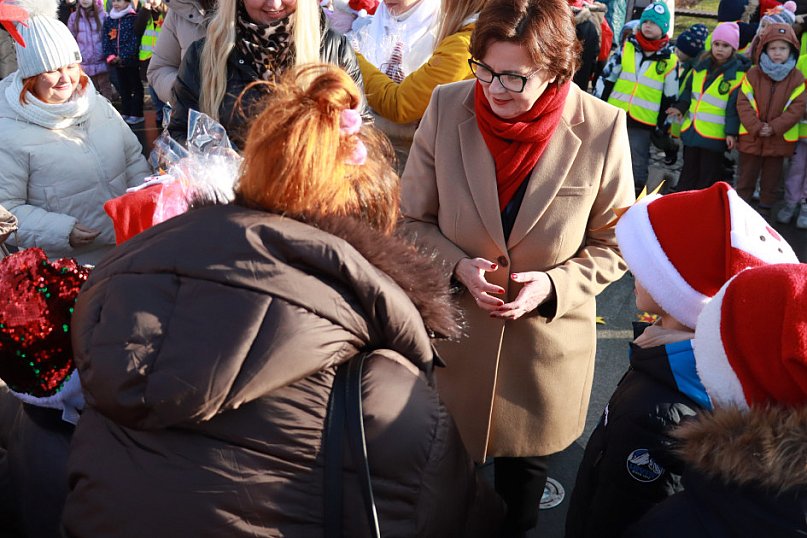Fotorelacja: Wspólne kolędowanie uczniów i przedszkolaków w Zawierciu
