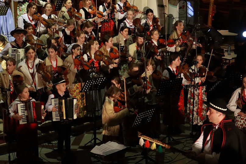 Fotorelacja: Koncert Bożonarodzeniowy kapeli Głos Beskidu w Zawierciu