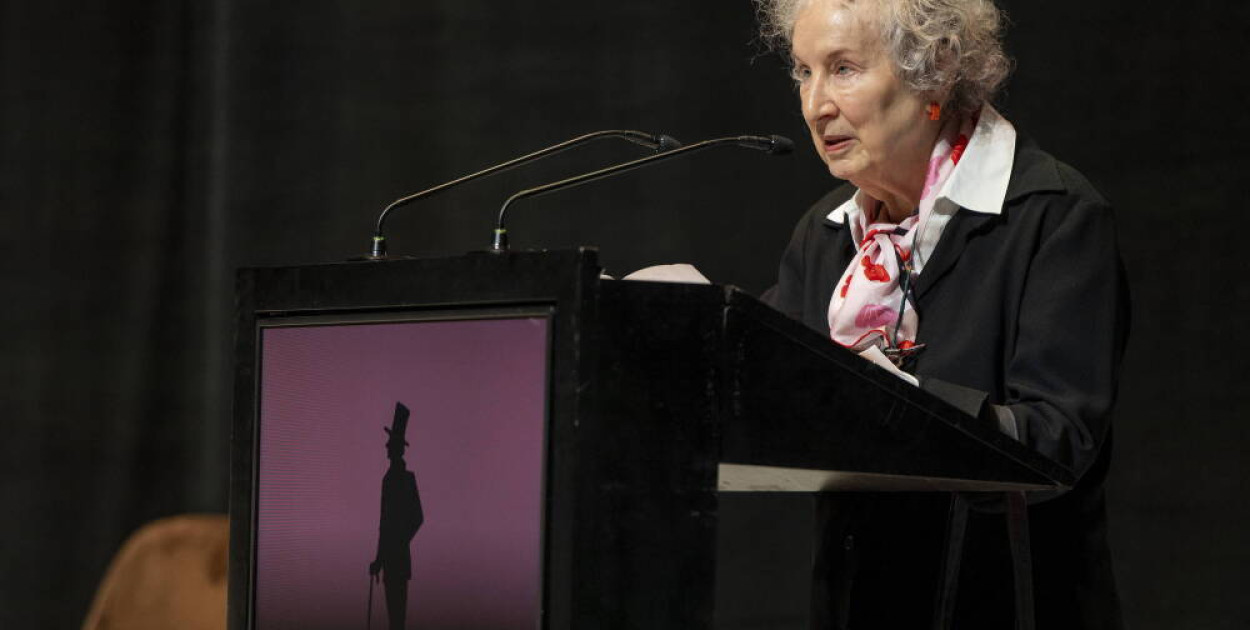 Margaret Atwood podczas kongresu pisarzy w Krakowie: „Opowieść podręcznej” na cenzurowanym w Kanadzie