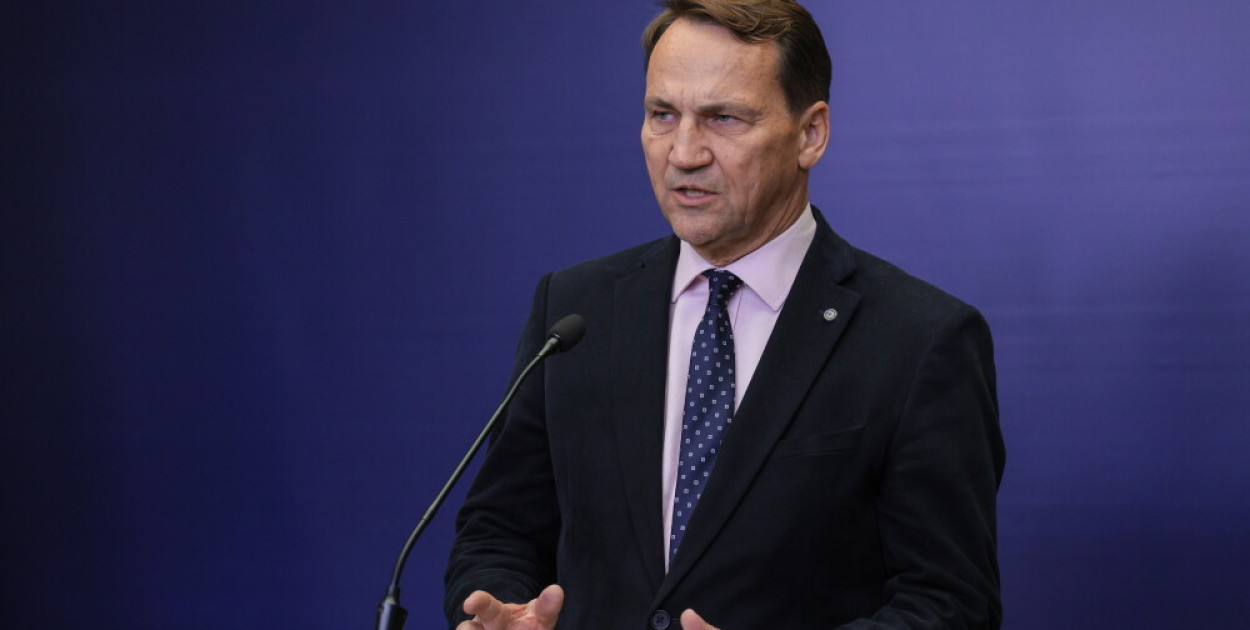 Sikorski wezwał ambasadora Izraela w Polsce do MSZ w związku z niedzielnym wpisem