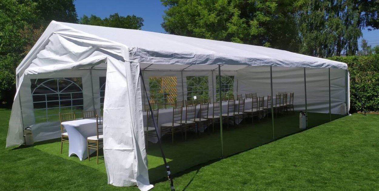 Wynajem namiotu a pogoda – jak przygotować event na nieprzewidywalne warunki