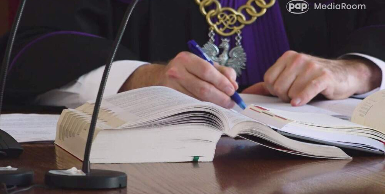 Prof. Marcin Asłanowicz: prace w sądach można przyspieszyć (MediaRoom)