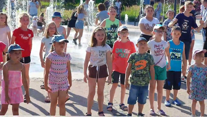Roztańczone Zawiercie 2022 - powitanie wakacji na fontannie miejskiej w Zawierciu.